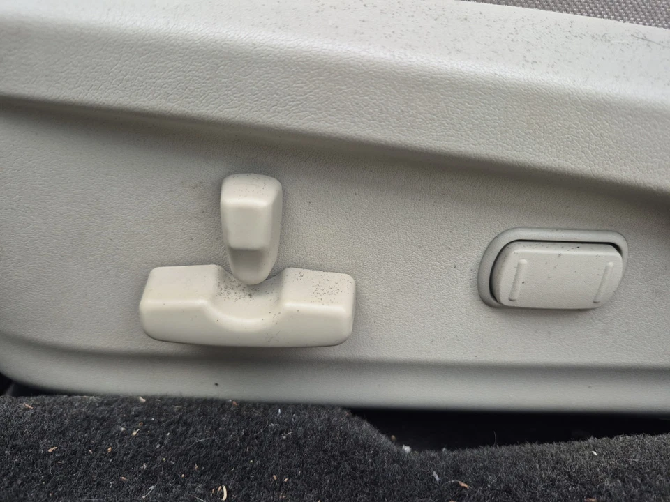 Interruptor de asiento eléctrico del lado del conductor delantero para Subaru Legacy Outback 2010-2014 Foto 1 de 1