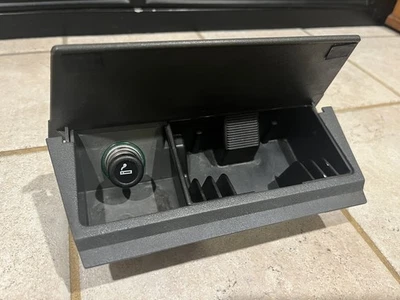 Encendedor de cigarrillos Mercury Capri 1991-1994 compartimento de tablero OEM Foto 1 de 4