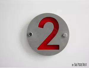 Numeri civici moderni, un numero tondo in cemento con acrilico rosso - targa insegna - Foto 1 di 7
