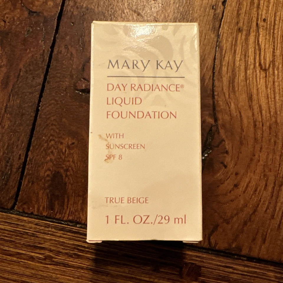Mary Kay Day Radiance Foundation with SPF 8 Sunscreen True Beige 6328 - Image 1 of 1