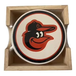 Set 4 sottobicchieri in ceramica con logo BALTIMORE ORIOLES SGA con supporto in legno - Foto 1 di 4