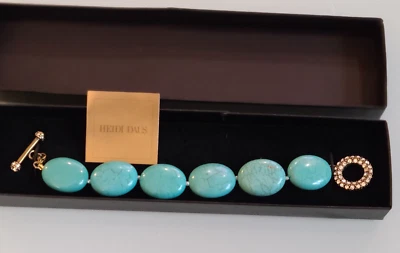 FAB HEIDI DAUS ASSINADO Pedra Oval Turquesa Falsa Frisada com Pulseira de Cristal 8” - Imagem 1 de 4