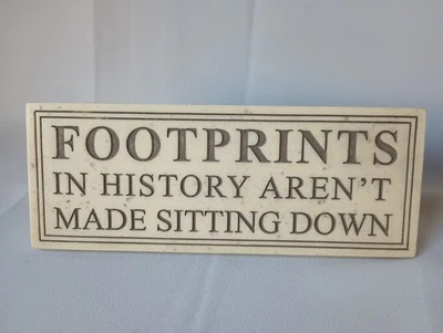 Letrero de placa House Parts Inc 2006 huellas en la historia no se hacen sentados Foto 1 de 4