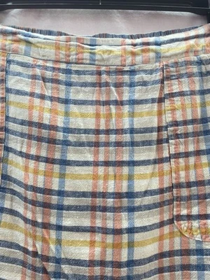 Pantalón corto Cato para mujer talla grande 18/20W a cuadros multicolor con bolsillos laterales Foto 1 de 4