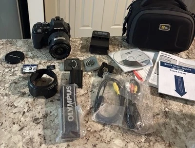 Câmera Olympus E-500 com acessórios para carregador de bateria Olympus Digital lente 14-45mm - Imagem 1 de 4