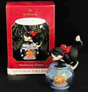 RARE HALLMARK ORNAMENT #1 IN COLLECTOR SERIES "MISCHEVIOUS KITTENS" 1999 - Picture 1 of 1