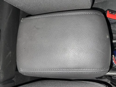 15-18 福特焦点前控制台盖/ARMREST 仅黑色 F1EZ-5806024-CB — 第 1/2 张图片