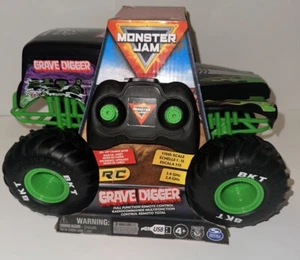 NUOVO! RARO! Monster Jam 1:15 Scavatore di tombe con telecomando, Spin Master - Foto 1 di 7