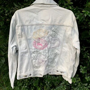 LEVI STRAUSS Denim Ex Boyfriend Trucker's Jacket Prairie Floral Back M ❤️blt11j1 - Picture 1 of 12