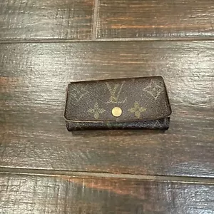 Louis Vuitton Canvas LV Keyholder - Picture 1 of 9