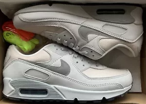 Nike Air Max 90 - PHOTON DUST/LT GRIGIO FUMO HF4296 001 - UK 7 US 8 EUR 41 - Foto 1 di 10