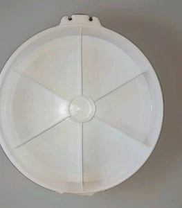 TUPPERWARE 12" ROUND WHITE DIVIDED VEGGIE CHIP AND DIP TRAY AND LID VINTAGE - Picture 1 of 8