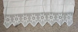 2 Vintage huckaback Cotton Guest hand towels Good Usable Condition Crochet - Picture 1 of 4