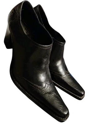 Botines De Colección Antonio Melani Cuero Negro Punta de Ala Tacón Mujer 7.5M Repujado  Foto 1 de 4