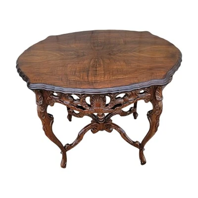 Mesa de centro de nogal italiano 1930 tapa de juego tallada a mano y pulida como nueva Foto 1 de 4