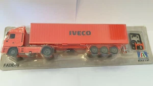 Autoarticolato Italeri Iveco con rimorchio Iveco scala 1:87 - Foto 1 di 1
