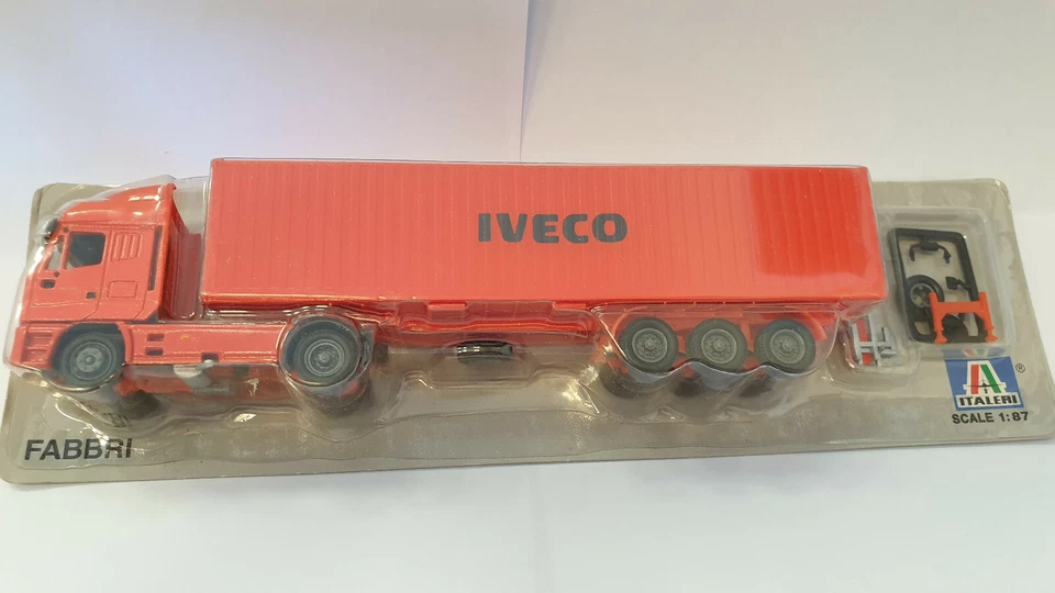 Autoarticolato Italeri Iveco con rimorchio Iveco scala 1:87 - Immagine 1 di 1