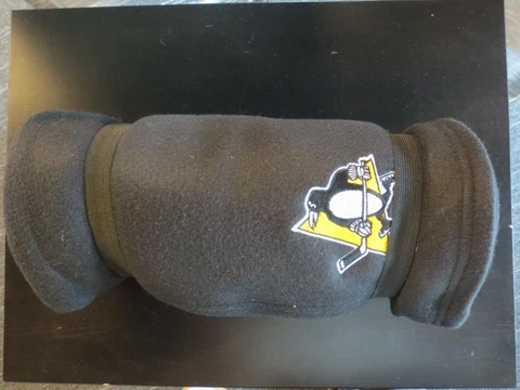 PITTSBURGH PENGUINS FLEECE THROW Cover