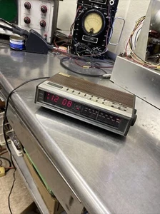 Vintage Realistic Chronomatic 257 Radio Alarm Click Digital Works - Picture 1 of 6