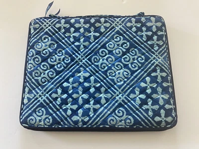 Vera Bradley Tablet Tamer Batik Blue Cuban Tiles - Imagem 1 de 4