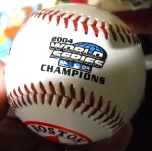 2004 BOSTON RED SOX WORLD SERIES CHAMPS Faksimile signiert Baseball TIM WAKEFIELD - Bild 1 von 4