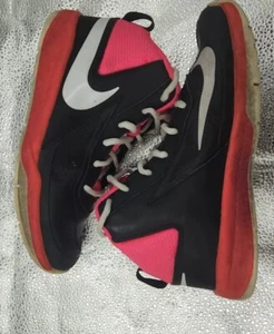 Scarpe da basket giovanili Nike 2016 Team Hustle 747998-008 taglia 5,5Y nere rosa - Foto 1 di 9