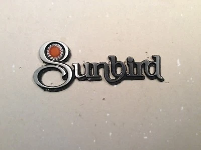 1976 - 80 庞蒂亚克 Sunbird 徽章 — 第 1/4 张图片