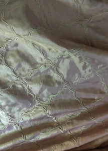 100 % reine SEIDE DIAMANT BIESEN TAUPE VORHANG POLSTERUNG - WERFTWARE  - Bild 1 von 3