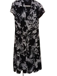 Evan Picone Kleid mit Knopfleiste Blumendruck und Schärpe Größe 20 W schwarz und weiß gebraucht, in einwandfreiem Zustand - Bild 1 von 10