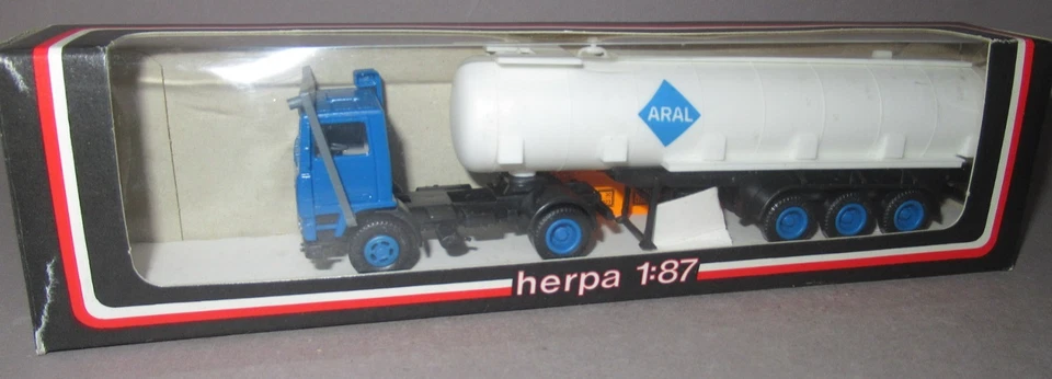 Herpa VOLVO F10  Tank Sattelzug  ARAL  in OVP 800200 H0 1/87 - Bild 1 von 1