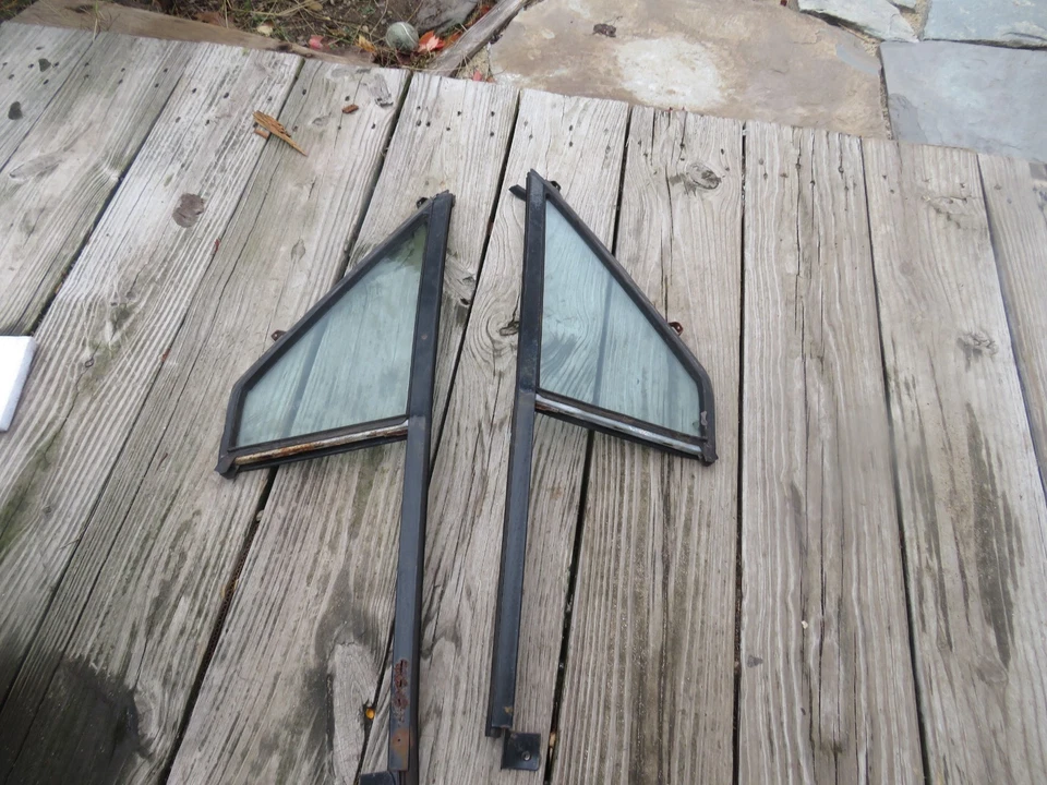 92 1992 JEEP CHEROKEE XJ VENT WINDOWS LEFT RIGHT PAIR SET NON MOVING - Image 1 of 4