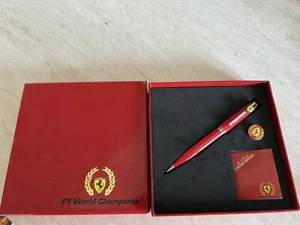 Confezione penna a sfera Ferrari e pins edizione numerata limitata Artena 2002 - Imagen 1 de 7
