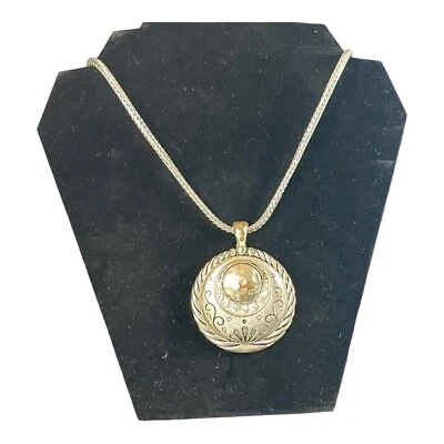 Collar Chicos Tono Plata Colgante Redondo Pequeños Diamantes Cierre Magnético Negrita Foto 1 de 4