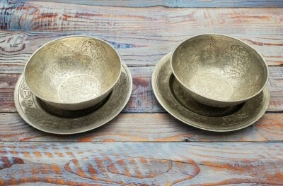 Oriente Medio? Cuencos de plata, muy grabados con placa base Foto 1 de 4