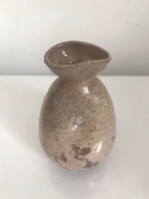 A Japanese Late Edo Period Hagi Bottle Vase (Sake bottle) - 15 cm Tall - Image 1 of 4