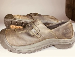 Zapatos informales Keen de cuero marrón sin cordones aspecto desgastado para mujer 7,5 - Imagen 1 de 9