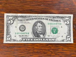 1995 $5 Federal Reserve Note – Abraham Lincoln Green Seal - Picture 1 of 2
