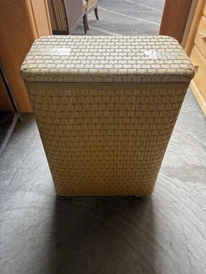 Cesta de mimbre Redmon vintage con tapa de roble de madera maciza cesta de lavandería de mediados de siglo Foto 1 de 4