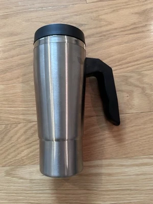 Termo de café/té plateado y negro con lector de temperatura y cargador Foto 1 de 4