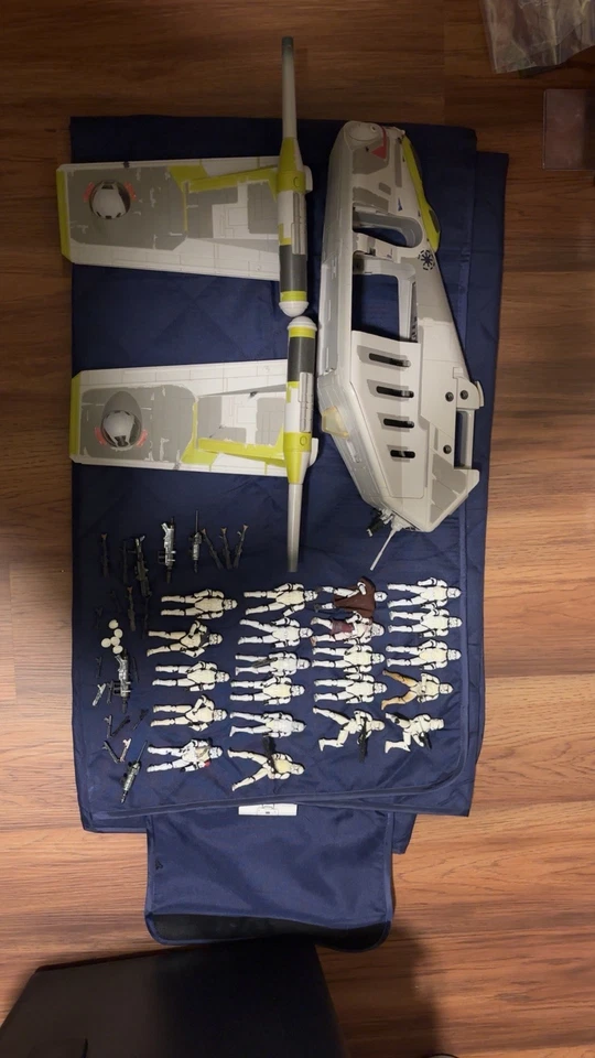 Star Wars Clone Trooper Lote de 23 Figuras y Republic Gunship Commander Bacara  Foto 1 de 4