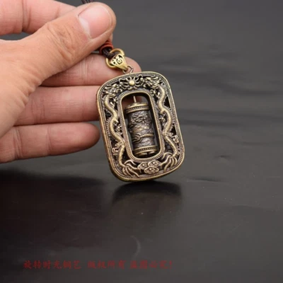 Llavero de latón ahuecado placa de bronce colgante retro adornos decorativos Foto 1 de 4