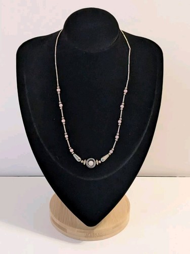 VETEMENTS Collana di perle in metallo tono argento e acrilico rosa ematite 16". Impilabile.