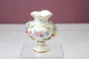 Alte Meissen Vase mit plastischblumen und Figuren/Blumen Malerei 1. Wahl - Bild 1 von 9