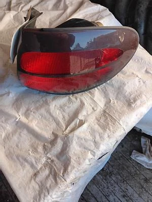 Conjunto de luz trasera derecha FORD TAURUS 98 99 00 01 02 03 04 05 Foto 1 de 3