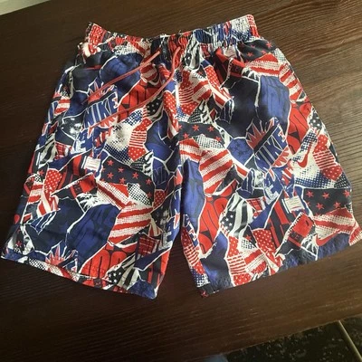 Bañador Nike para hombre mediano rojo americano blanco azul 7” SKU D Foto 1 de 4