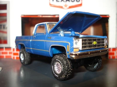 1977 CHEVROLET SILVERADO SQUARE BODY TRUCK CUSTOM EDITION 1/64 4X4  M2 PICKUP - Image 1 of 4