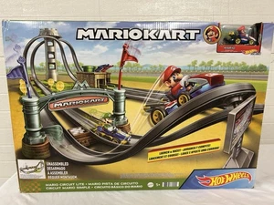 Hot Wheels Mario Kart Track Circuit Lite Set Playset  with Mario die cast  - Picture 1 of 3