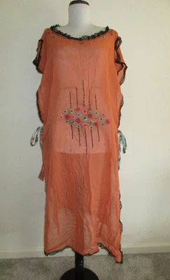 Vestido Vintage Años 20 Art Deco Aleta Coral Seda Gasa con Bordado y Encaje Negro Foto 1 de 4
