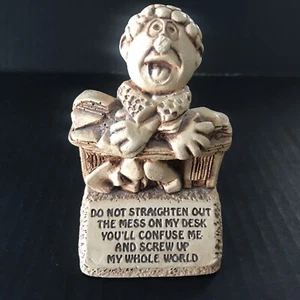 Sillisculpt Figuerine Do Not Straighten Out The Mess On My Desk W624USA Vtg 1981 - Picture 1 of 8