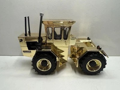 1/32 Ertl Allis chalmers 440 Tractor Gold Chase - Image 1 of 4